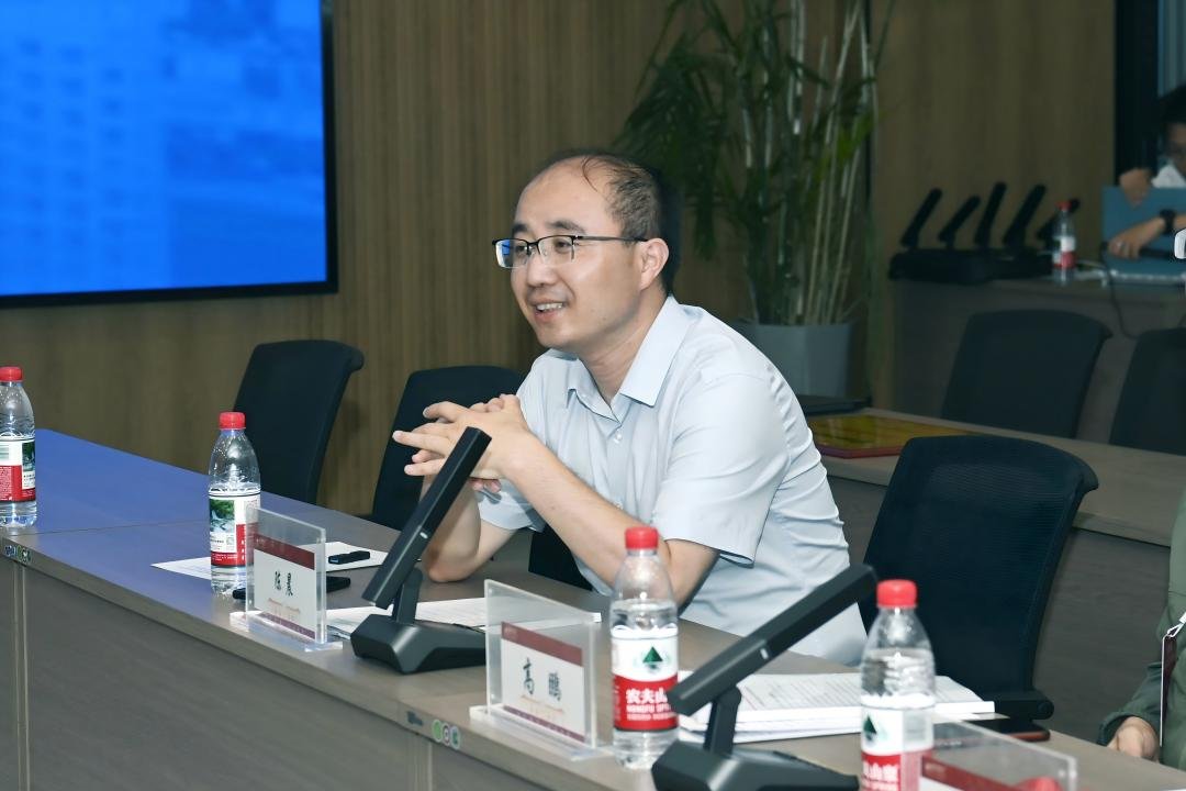 全国竞赛秘书处代表陈晨及区内多所高校
